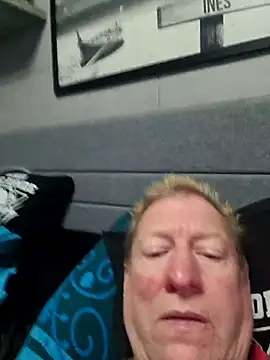 tomtom111111 online show from 09/17/25, 04:20