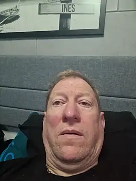 tomtom111111 online show from 10/11/25, 09:54