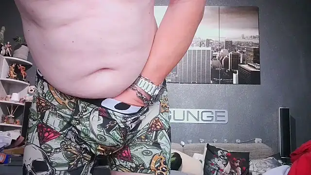 tomtom111111 online show from 10/07/25, 07:53