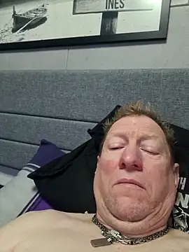 tomtom111111 online show from 12/14/25, 10:32