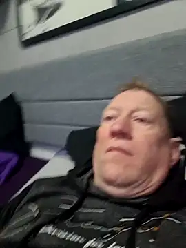 tomtom111111 online show from 11/28/25, 01:22