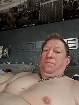 tomtom111111 online show from 11/18/25, 02:09