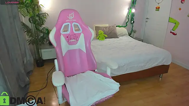 Lesya Flin online show from 12/16/25, 09:24