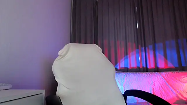 Snapshot of Lili_asian chatting on 11/24/25, 01:11 Lili asian online show from 11/24/25, 01:11