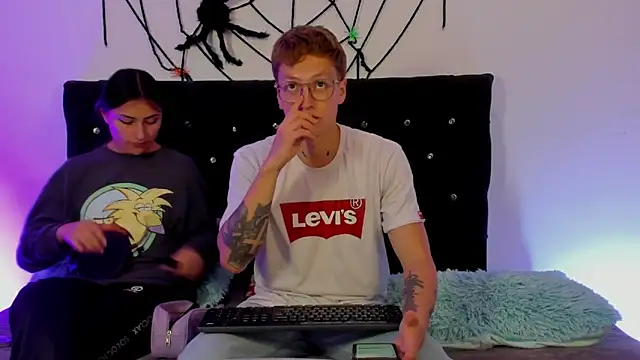 A sexy couple   online show from 10/28/25, 09:14