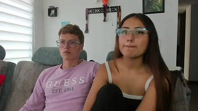 A sexy couple   online show from 09/22/25, 06:03