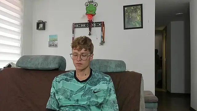 A sexy couple   online show from 09/19/25, 07:07