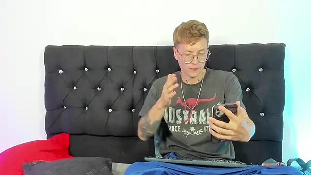 A sexy couple   online show from 10/05/25, 02:02