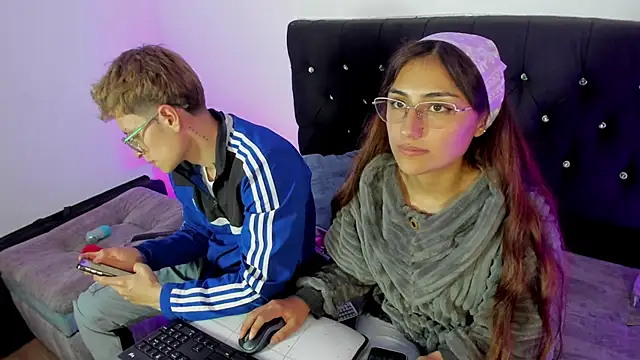 A sexy couple   online show from 11/13/25, 09:19