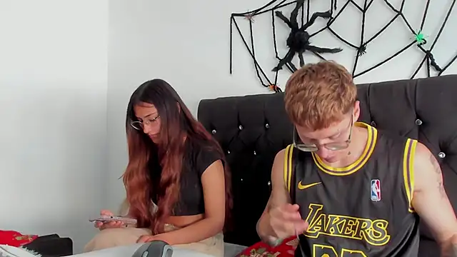 A sexy couple   online show from 10/25/25, 08:09