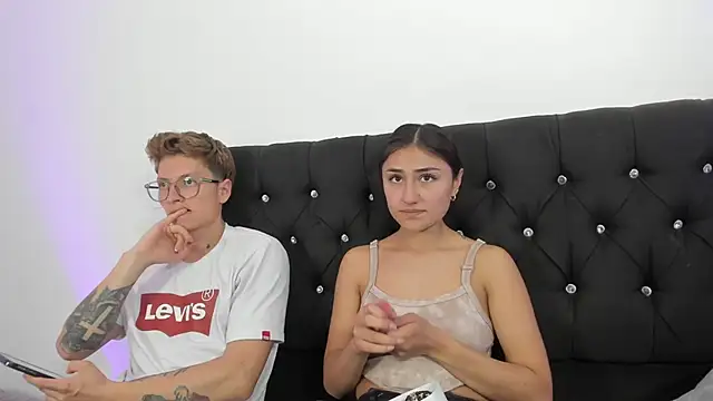 A sexy couple   online show from 11/19/25, 06:52