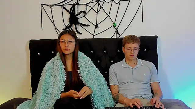 A sexy couple   online show from 10/30/25, 08:17