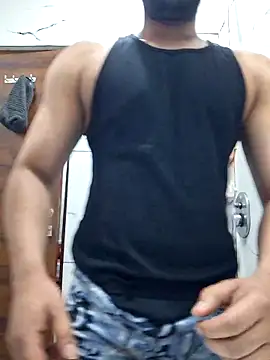 Snapshot of GYMBOY0071 chatting on 04/08/26, 06:37 GYMBOY0071 online show from 04/08/26, 06:37