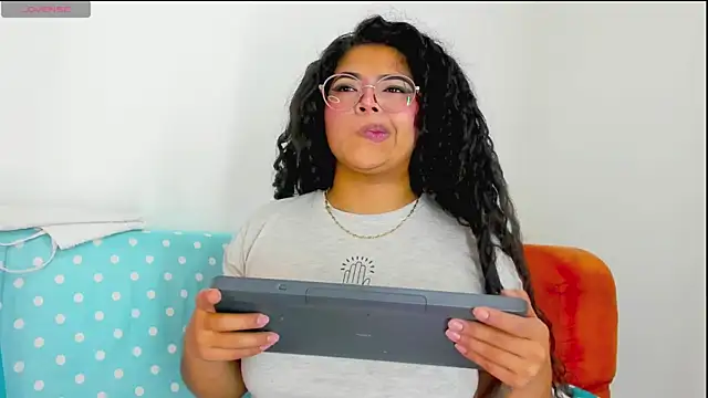 moana taylor online show from 04/19/26, 03:24