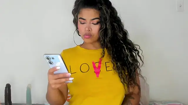 Snapshot of moana_taylor chatting on 02/15/25, 06:55 moana taylor online show from 02/15/25, 06:55