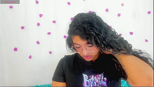 Snapshot of moana_taylor chatting on 09/30/25, 10:10 moana taylor online show from 09/30/25, 10:10