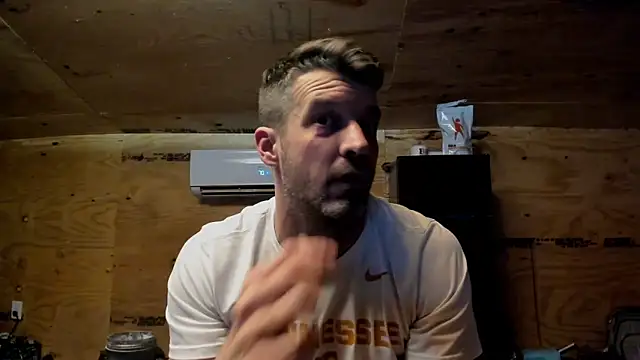 Snapshot of Kenny_Kyle chatting on 10/12/25, 04:47 Kenny Kyle online show from 10/12/25, 04:47