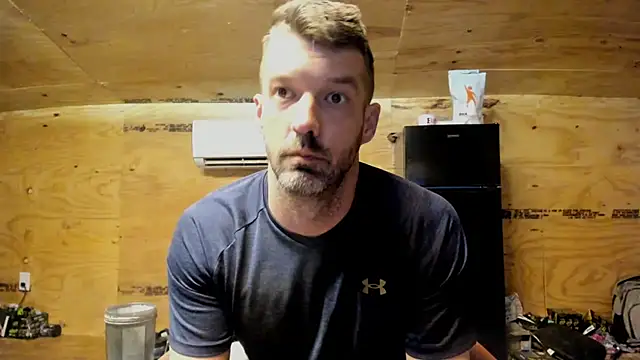 Snapshot of Kenny_Kyle chatting on 10/03/25, 02:26 Kenny Kyle online show from 10/03/25, 02:26