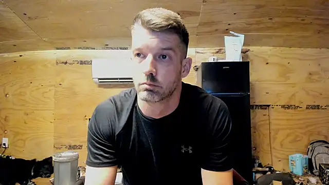 Snapshot of Kenny_Kyle chatting on 10/19/25, 04:37 Kenny Kyle online show from 10/19/25, 04:37