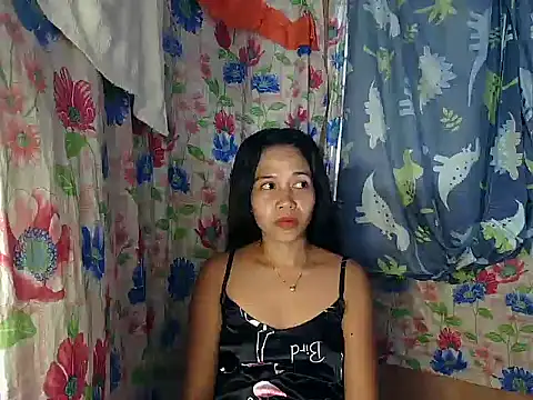 Snapshot of PinaySkinnyGirl chatting on 12/15/25, 09:15 PinaySkinnyGirl online show from 12/15/25, 09:15