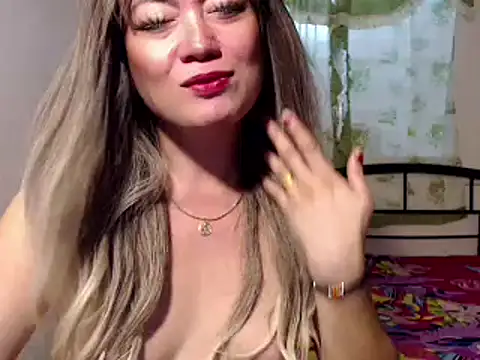 Snapshot of cum2mama chatting on 12/05/24, 07:43 cum2mama online show from 12/05/24, 07:43