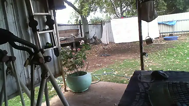 herbie010666 online show from 10/18/25, 04:14