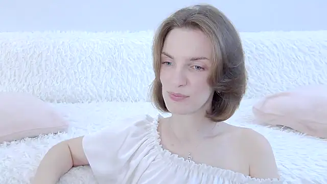 Snapshot of Beauty_Alex chatting on 07/17/26, 02:53 Beauty Alex online show from 07/17/26, 02:53