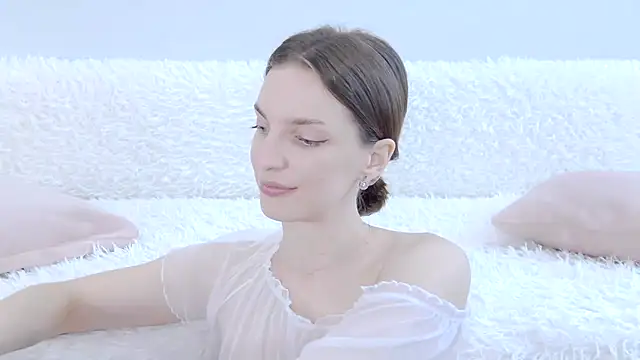 Snapshot of Beauty_Alex chatting on 07/19/26, 03:37 Beauty Alex online show from 07/19/26, 03:37