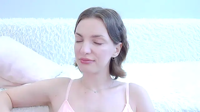 Snapshot of Beauty_Alex chatting on 06/20/26, 02:27 Beauty Alex online show from 06/20/26, 02:27