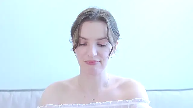 Snapshot of Beauty_Alex chatting on 06/25/26, 03:26 Beauty Alex online show from 06/25/26, 03:26