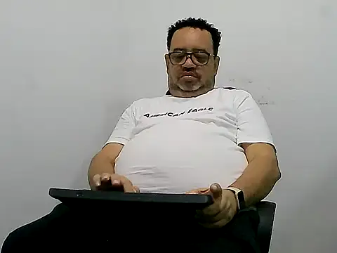 Snapshot of djtomxxx2777 chatting on 03/22/25, 12:49 djtomxxx2777 online show from 03/22/25, 12:49