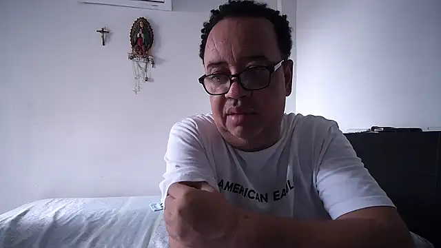 Snapshot of djtomxxx2777 chatting on 10/27/25, 07:04 djtomxxx2777 online show from 10/27/25, 07:04