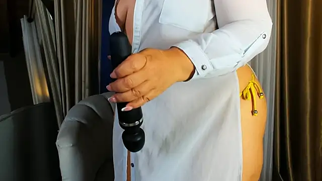 Snapshot of Madissononee chatting on 11/08/25, 03:21 Madissononee online show from 11/08/25, 03:21