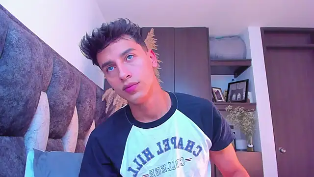 Snapshot of I_Gabriel chatting on 12/14/24, 09:02 I Gabriel online show from 12/14/24, 09:02