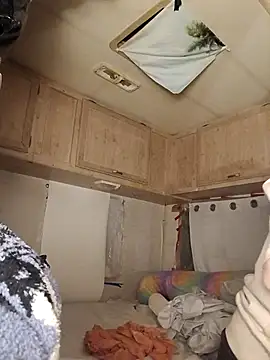 Snapshot of khloebanques chatting on 02/17/26, 01:41 khloebanques online show from 02/17/26, 01:41