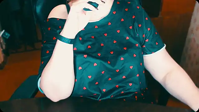 Snapshot of AlisaHot55 chatting on 11/17/25, 05:28 AlisaHot55 online show from 11/17/25, 05:28