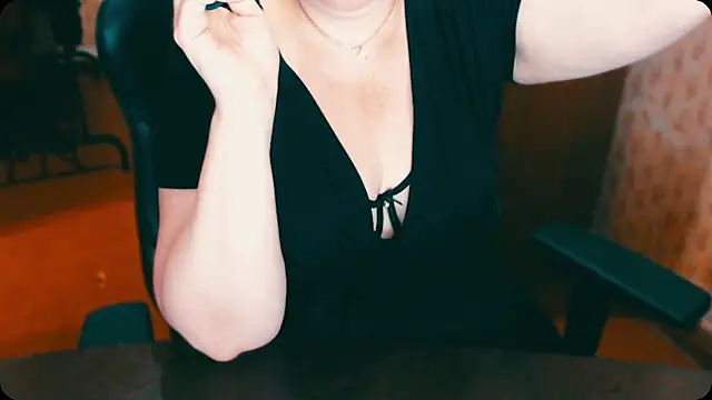 Snapshot of AlisaHot55 chatting on 10/22/25, 10:47 AlisaHot55 online show from 10/22/25, 10:47