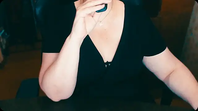 Snapshot of AlisaHot55 chatting on 11/13/25, 11:36 AlisaHot55 online show from 11/13/25, 11:36