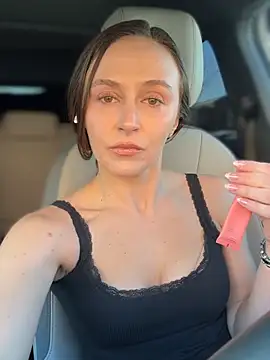 lunagirl13 online show from 02/05/26, 11:00