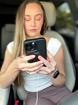 lunagirl13 online show from 09/22/25, 05:19