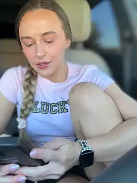 lunagirl13 online show from 09/24/25, 04:57