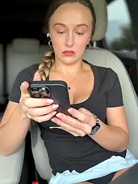 lunagirl13 online show from 09/12/25, 06:18