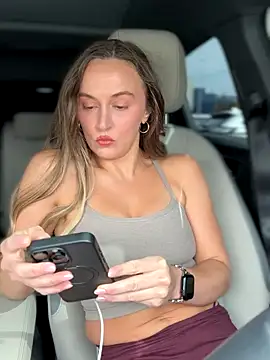 lunagirl13 online show from 09/19/25, 05:28