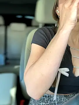 lunagirl13 online show from 09/17/25, 05:48