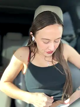 lunagirl13 online show from 12/17/25, 07:30