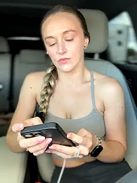 lunagirl13 online show from 10/11/25, 09:16