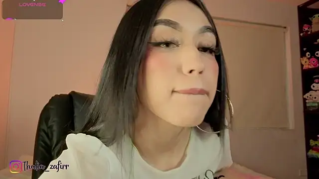 Snapshot of Laurent-Glass chatting on 11/15/25, 10:25 Laurent-Glass online show from 11/15/25, 10:25