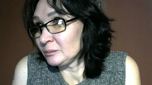 PrettyAndWild online show from 11/25/25, 03:45