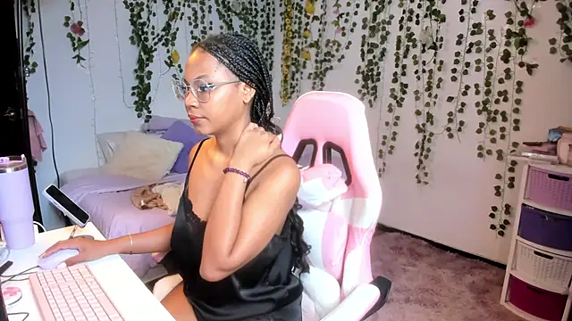 Snapshot of violeta_milleer chatting on 06/05/26, 04:35 violeta milleer online show from 06/05/26, 04:35