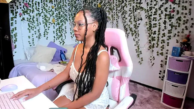 violeta milleer online show from 11/23/25, 05:12